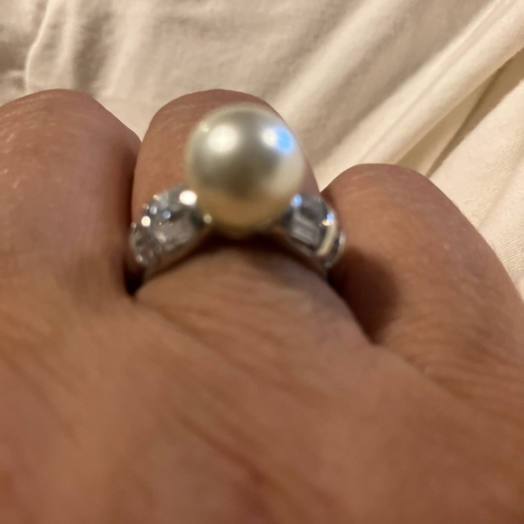 A gorgeous pearl and Swarovski crystal ring set in silver - Picture 3 of 3